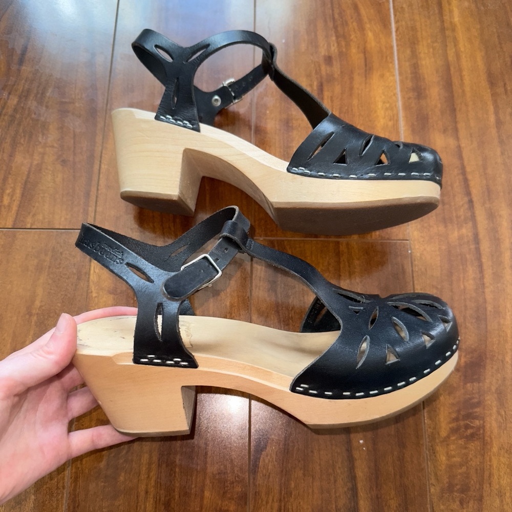 Swedish Hasbeens black clogs 38